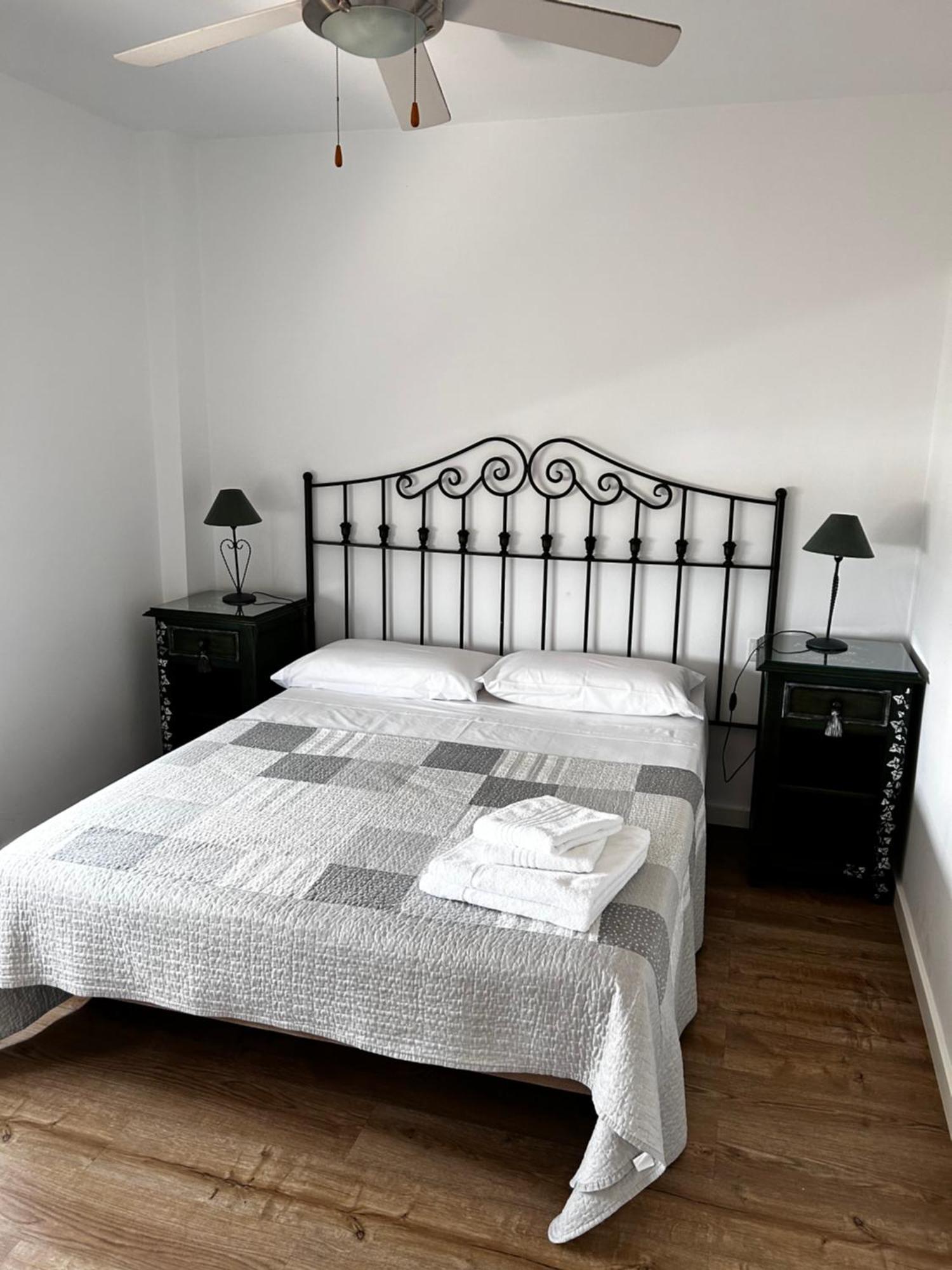 Precioso Apartamento Frente A La Playa Torre Del Mar Eksteriør billede